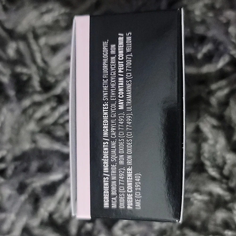 💟NIB Mary Kay Silky Setting Powder: Light - Medium Beige💟
